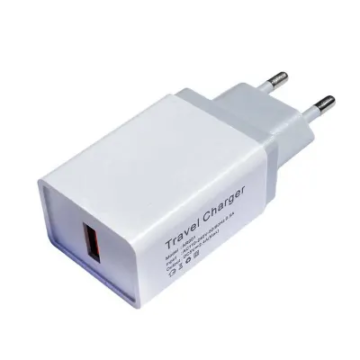 ML0001A Hálózati töltő, fehér színű, USB 5V 2A