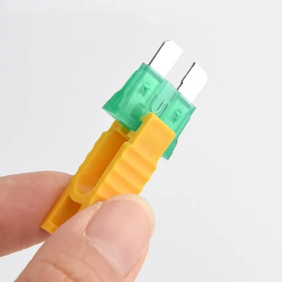 Autós biztosíték készlet, 100db-os, kiszedő szerszámmal 3-40A Autós biztosíték készlet, 100db-os, kiszedő szerszámmal 3-40A