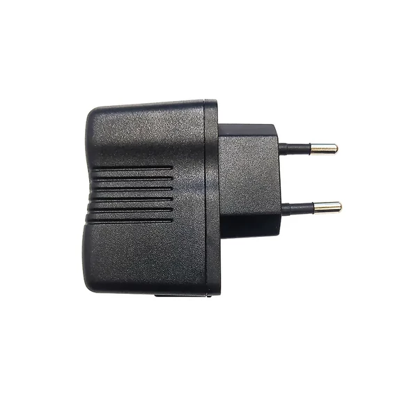 ML0622 Univerzális USB hálózati töltő 5V 680mA