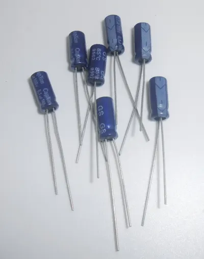 KON 0,1UF100V 85° KONDENZATOR